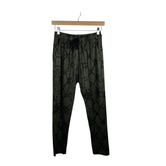 Lululemon Jet Crop Slim Luxtreme Pants Ziggy Snake Fatigue Green Gator Size 4 - Picture 11 of 16